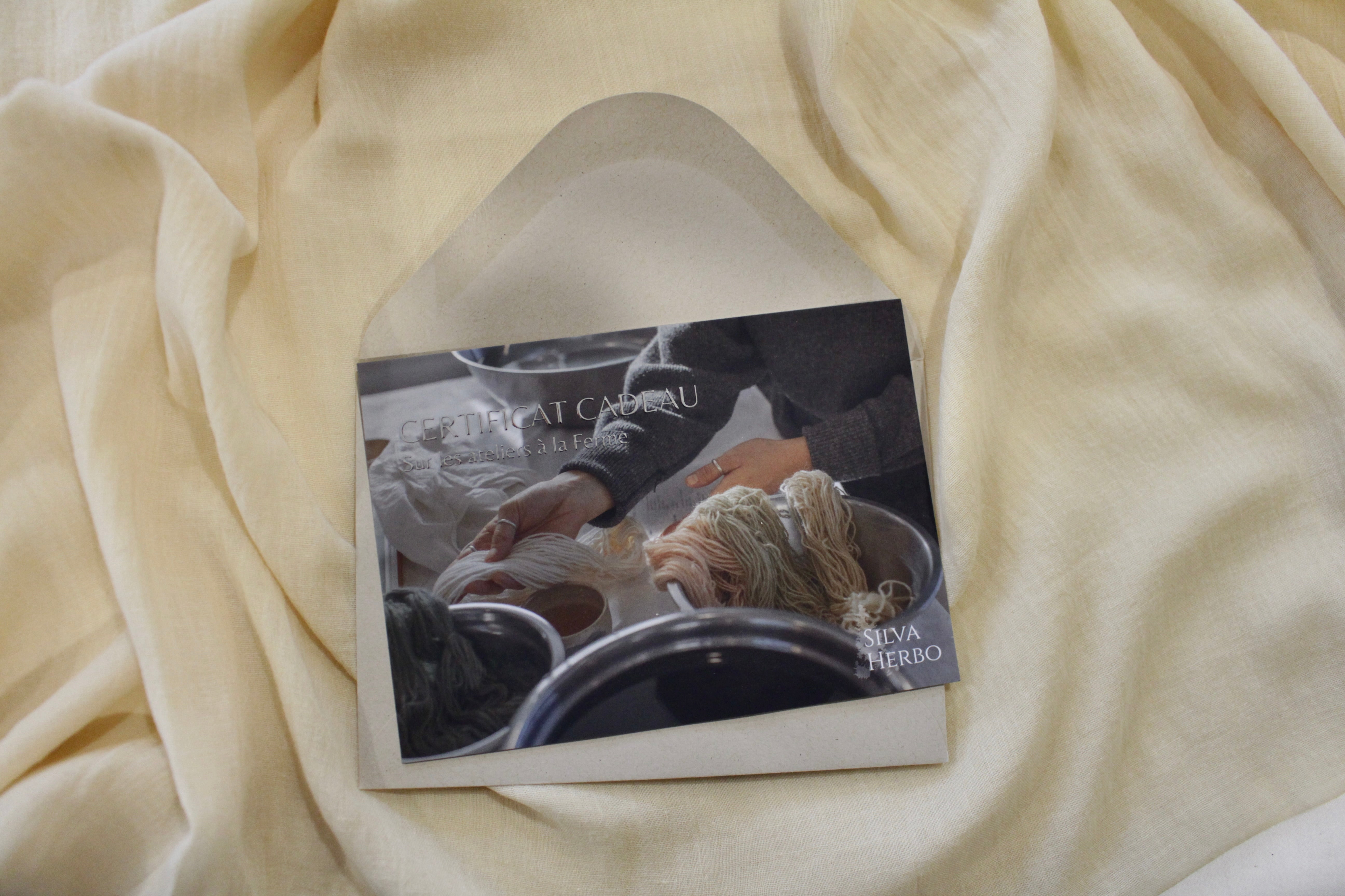 Carte cadeau sur un atelier